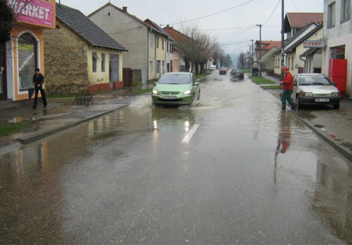 U Kostajnici uvedene vanredne mjere odbrane od poplava