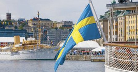 Kad vidite kako skromne uslove imaju parlamentarci u Švedskoj OVE NAŠE U SLUŽBENIM VOZIOLIMA I SA SVIM MOGUĆIM PRIVILEGIJAMA ĆETE JOŠ VIŠE ZAMRZITI 