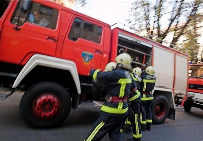 Izbio požar u stanu u Zagrebu, jedna osoba poginula