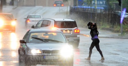 UBRZO STIŽE SNAŽNO NEVRIJEME: Meteorolozi najavljuju pljuskove i grad, EVO GDJE ĆE BITI NAJGORE!