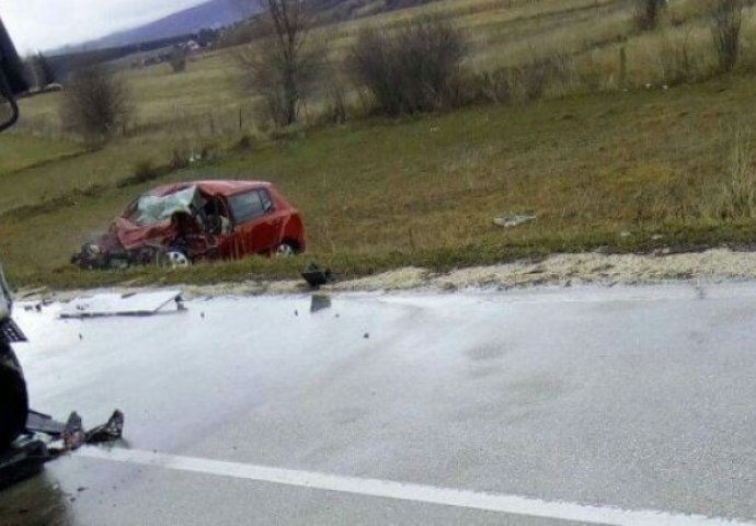 TRAGEDIJA NA BH. CESTAMA: Frontalni sudar kamiona i Škode, jedna osoba poginula