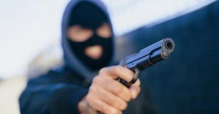 ORUŽANA PLJAČKA: Razbojnik opljačkao poštu uz prijetnju vatrenim oružjem 