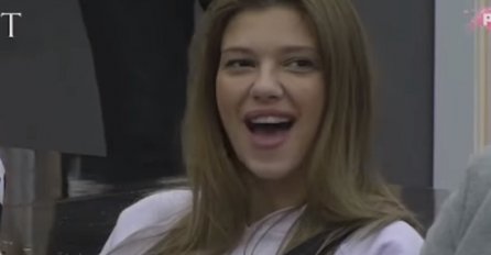 SKINULA SE U BIKINI I PLIJENILA PAŽNJU ZADRUGARA: Kijini fanovi poludjeli kad su je vidjeli OVAKVU!