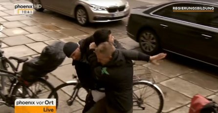 Muškarac pokušao napasti Angelu Merkel ispred Bundestaga (VIDEO)