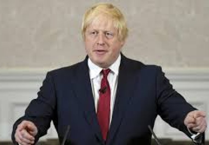 Johnson pozvao Theresu May da sprovede kompletan Brexit