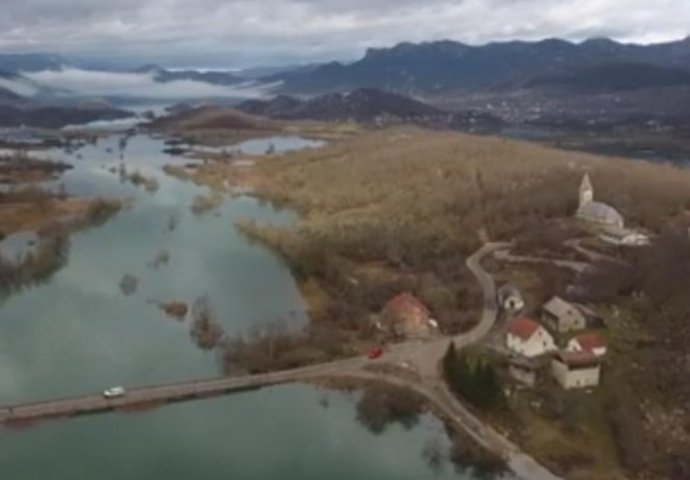  U Kosinjskoj dolini trideset poplavljenih kuća, voda i dalje navire