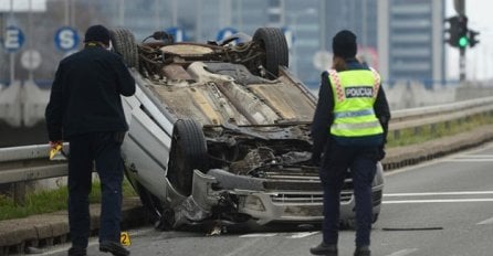 SAOBRAĆAJNA NESREĆA: Jedan automobil završio na krovu