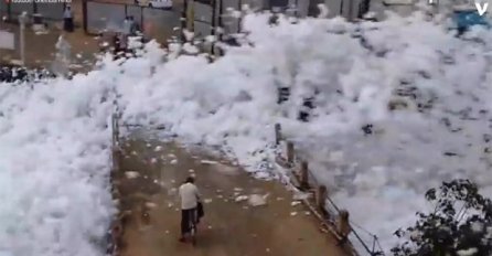NA GRAD PALA TOKSIČNA PJENA, SVI SU U OPASNOSTI: Ljudi otežano dišu, na koži im iskaču plikovi (VIDEO)