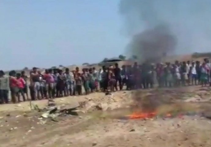 Indijski avion srušio se u državi Odisha, nema žrtava, pilot hospitaliziran