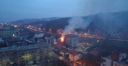 SARAJEVO: Gori kuća u naselju Dolac-Malta, vatrogasci na terenu