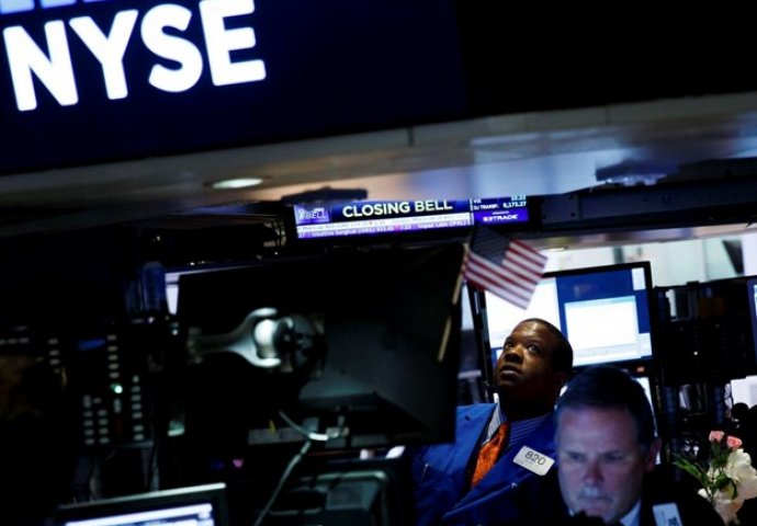 Wall Street blago pao, ulagači nesigurni
