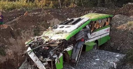 VELIKA TRAGEDIJA: Autobus sletio s puta, najmanje 19 ljudi poginulo 