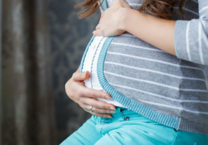 Evo zašto se trudnicama ne preporučuje podizanje teških predmeta