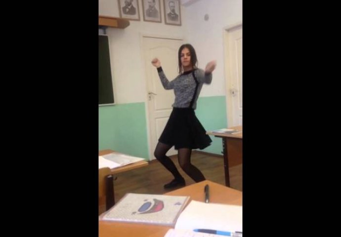 RUSKA TINEJDŽERKA POSTALA HIT: Njen ludi ples nikoga ne ostavlja ! (VIDEO)