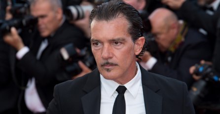 LATINO ZAVODNIK OSTAO BEZ KOSE I OBRVA: Glumac se pojavio na crvenom tepihu, ne liči uopšte na sebe 