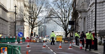 Sumnjiv paket u centru grada: Evakuirana zgrada, zatvorene ulice!