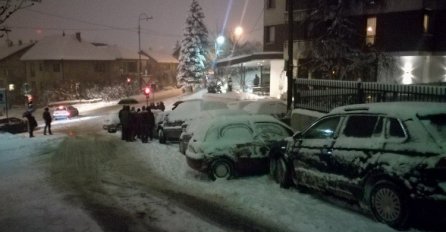 Snijeg prouzročio mnoge probleme: POTPUNI KOLAPS, BLOKIRAN SAOBRAĆAJ, LANČANI SUDAR NA VRACAMA!