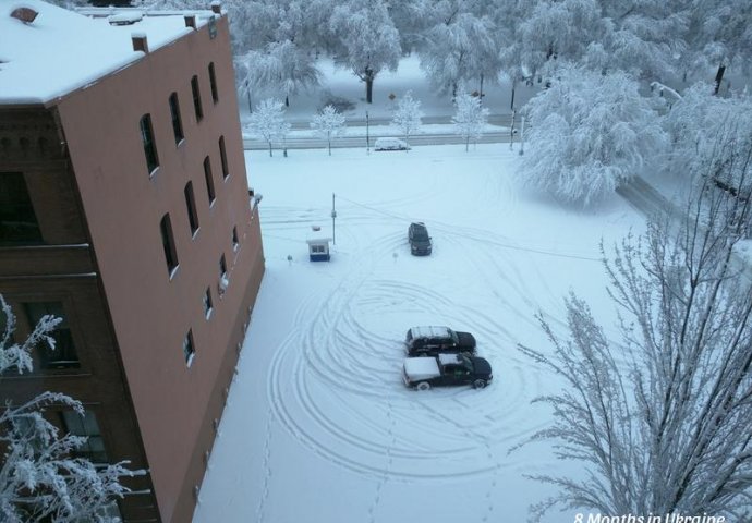 ROMANTIČAR IZ SRBIJE: Kad vidite šta je napisao u snijegu, i vi ćete se oduševiti (FOTO)