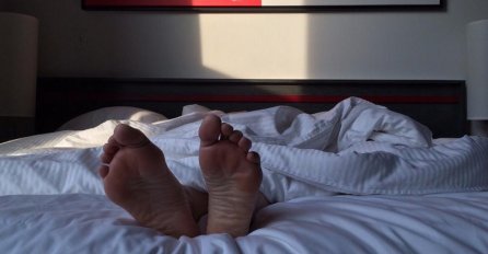 Svako jutro budite se otkrivenih stopala? Neurolog objašnjava zašto
