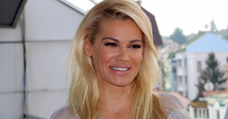 DRUGU KĆERKU RODILA JE PRIJE DVIJE SEDMICE: Nataša Bekvalac prvi put u javnosti nakon poroda, evo kako izgleda