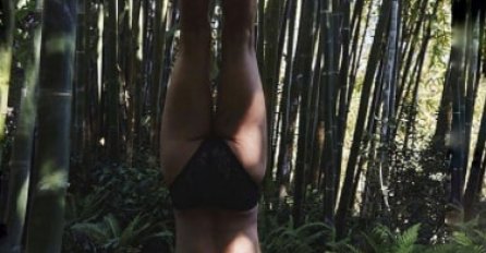 GLUMICA U 52. GODINI STOJI NA GLAVI: Pokazala fenomenalno tijelo, kako joj ovo polazi za rukom