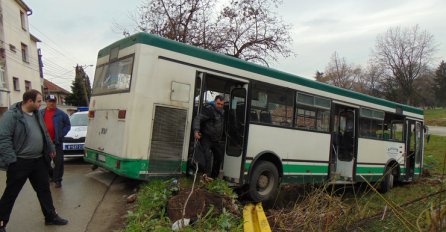 DETALJI DRAME: Pun autobus jurio niz najstrmiju ulicu u gradu, vozač urlao "NEMAM KOČNICE!" (FOTO)