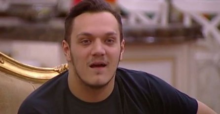 POLICIJA UPALA U GASTOZOV STAN, NE PIŠE MU SE DOBRO: Pogledajte šta su pronašli!