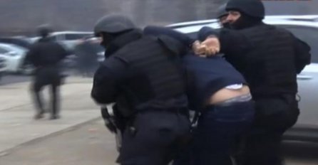 BRUTALNE SCENE NA KOSOVU: Uhapšen Vučićev bliski saradnik, a ovo su njegove posljednje riječi prije hapšenja