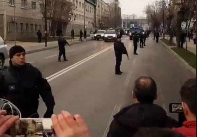 ZAVRŠIO U BOLNICI: Pogledajte kako MARKO ĐURIĆ izgleda nakon što ga je kosovska policija uhapsila (FOTO)