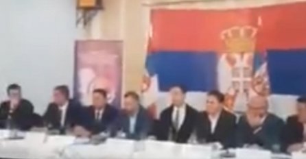 DRAMATIČAN SNIMAK iz sale u koju su poslije 10 sekundi upali specijalci i  brutalno uhapsili Marka Đurića: Prvo su se čule ove riječi, a onda je nastao haos 