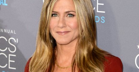 OVO JE PRVA FOTOGRAFIJA NAKON POMIRENJA, PAO POLJUBAC: Jennifer Aniston i Brad Pitt uhvaćeni zajedno (FOTO)