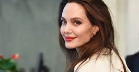 ON JE NOVA LJUBAV ANGELINE JOLIE:  Radi se o 'zgodnom i starijem muškarcu'