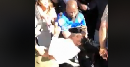 Policajac vukao ženu za kosu i bacio je na pod, tvrdi da je ona njega prva napala - Sve je snimljeno, pogledajte