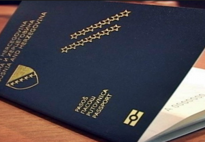 Na fotografijama za pasoš ni slučajno nemojte da se SMIJETE: Evo koji je glavni razlog 