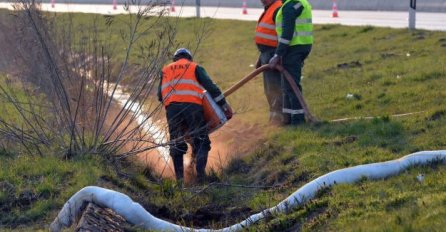 Pukao naftovod u Slavonskom Brodu: Na terenu policija i vatrogasci