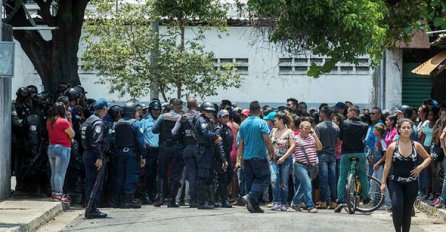 POŽAR U POLICIJSKOJ STANICI, STRAVIČNI PRIZORI: Najmanje 68 osoba poginulo!