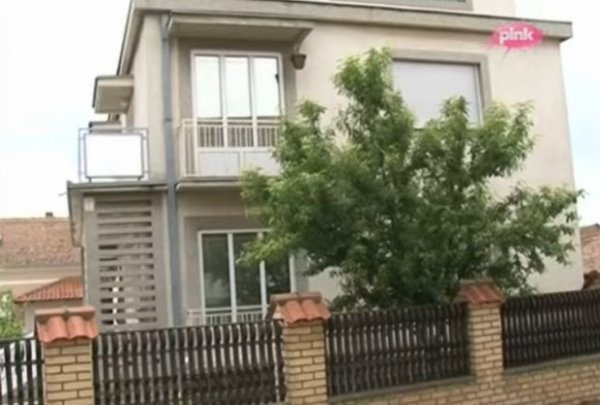 58b452e6-bac0-4125-b726-31400a0a0a6c-dragana-mirkovic-kasidol-kuca-foto-printskrin-yt-1488211229-1116007-previeworg