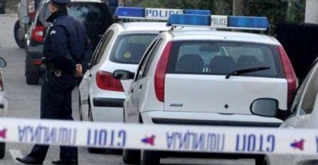 Drama u centru grada: Čovjek prijetio da će se ubiti pred Skupštinom