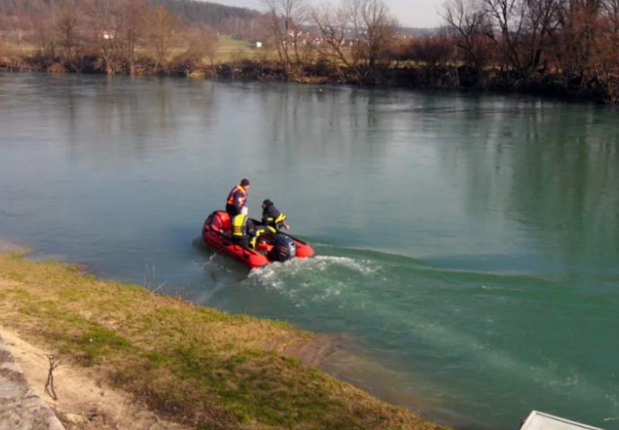 Dječak koji je upao u Unu još nije pronađen, danas pretraga terena do ušća Une u Savu