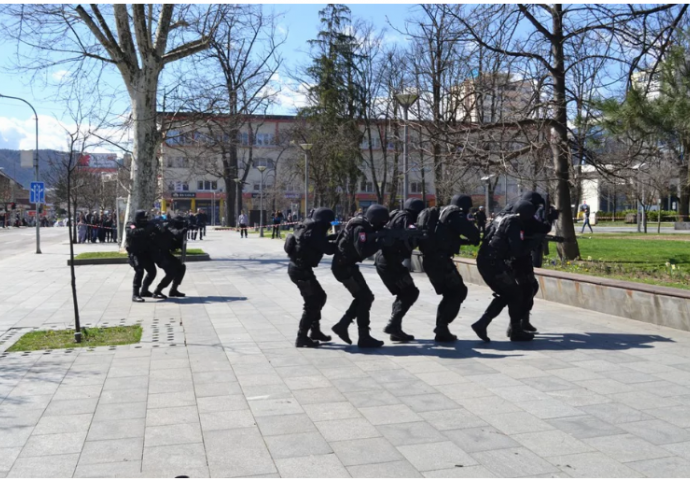 Specijalci MUP-a RS održali pokaznu vježbu u Banjoj Luci