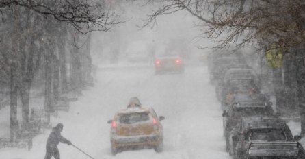 PALO 13 CENTIMETARA SNIJEGA: Izdata upozorenja, otkazani letovi, a evo gdje je najgore 