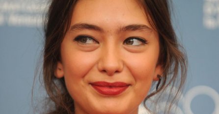 TURSKA LJEPOTICA U KUĆI OD MILION EURA: Zavirite u raskošan dom lijepe Nihan iz serije Beskrajna ljubav