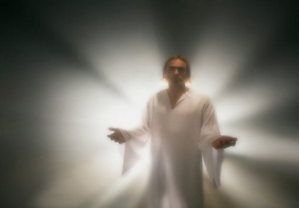 5735eedf-040c-48ab-9b5a-42180a0a0a6c-svetlost-smrt-690x480