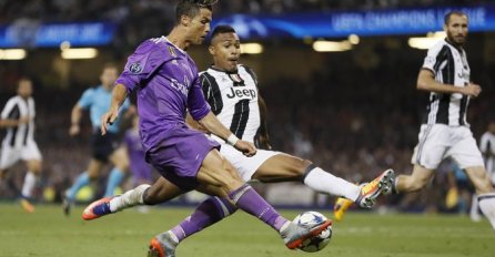 POŽURITE DA VIDITE KOJI JE REZULTAT: Ova bomba na bujnim grudima napisala rezultat meča Juve - Real!