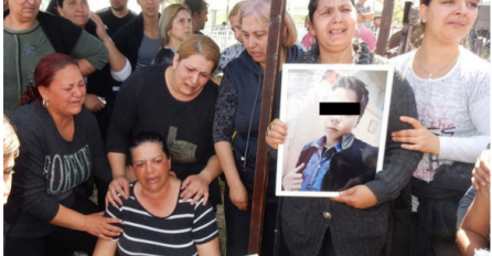 TUGA DO NEBA! SAHRANJEN DJEČAK KOG JE UBIO SPOMENIK: Majka onesviješćena od bola, otac smirivao drugog sina