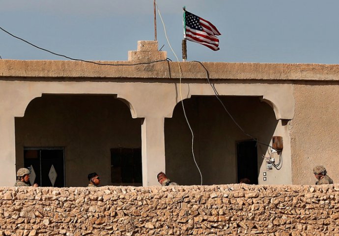 Trump: Američka vojska ostaje u Siriji još neko vrijeme