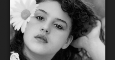 PREPOZNAJETE LI JE?  Sada važi za jednu od najljepših dama na estradi, a nekada je ovako izgledala! 