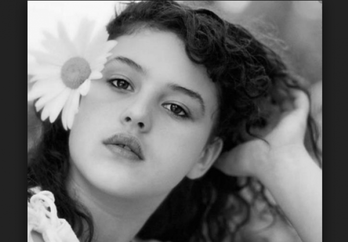 PREPOZNAJETE LI JE?  Sada važi za jednu od najljepših dama na estradi, a nekada je ovako izgledala! 