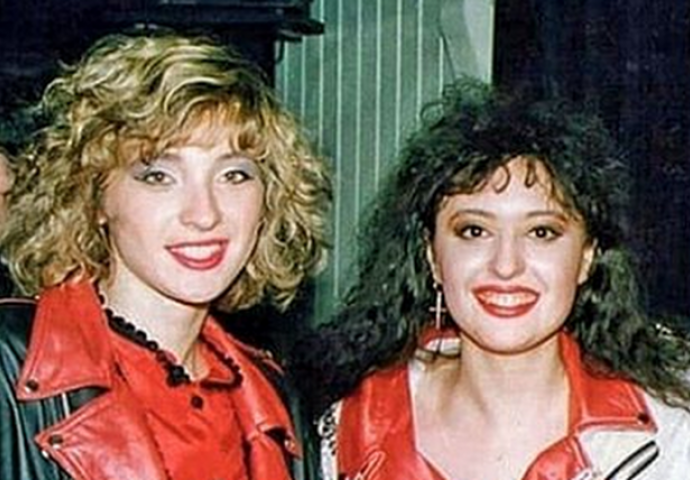 DRAGANU STE ODMAH PREPOZNALI: Ali NEMA SILE da prepoznate ko je DRUGA PJEVAČICA na fotografiji! 