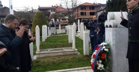 Povodom Dana grada Sarajeva položeno cvijeće na mezarju Kovači